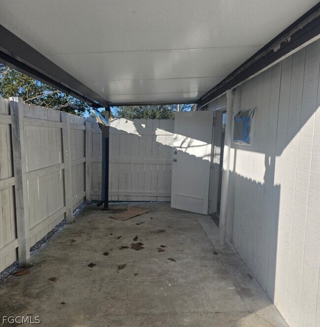 Building Photo - 204 E Bougainvillea Rd