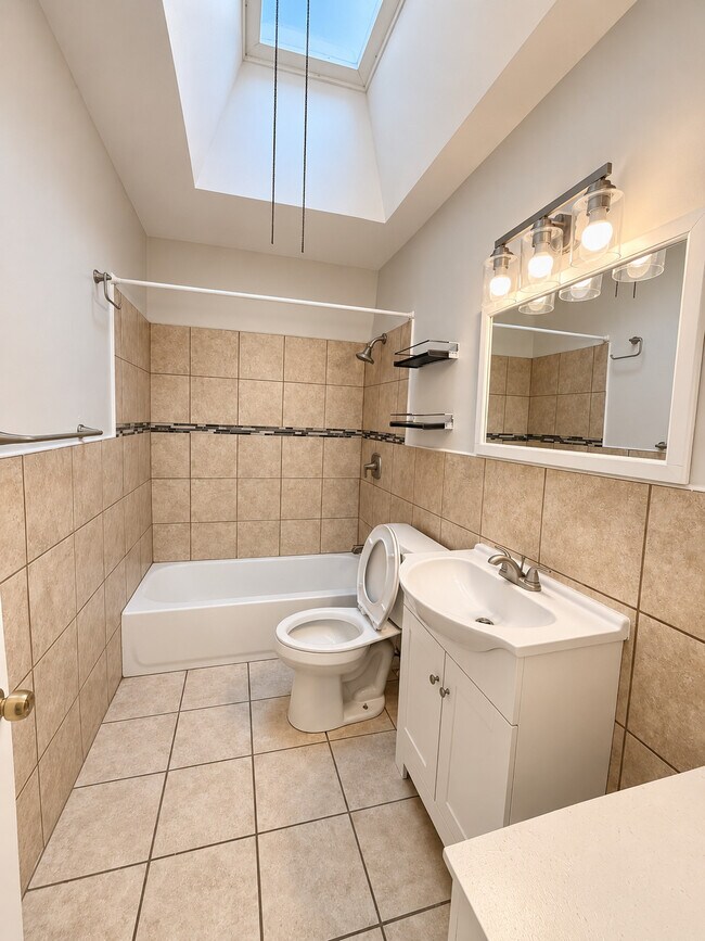 Building Photo - 6744 Linmore Ave