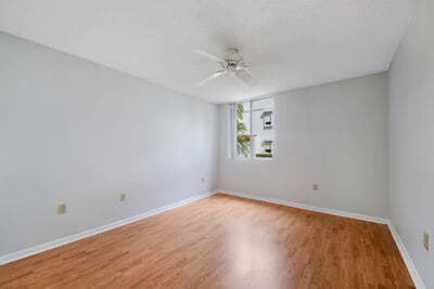 Building Photo - 105 Half Moon Cir