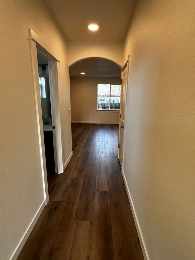 Building Photo - 3639 E Amazon Dr