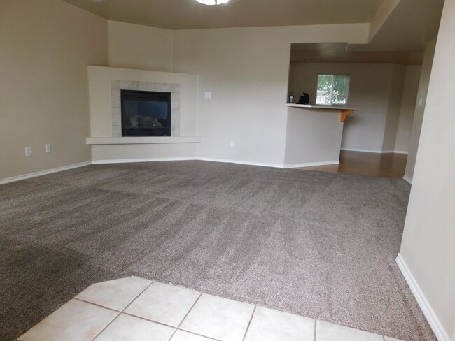 Building Photo - TWO WEEKS FREE RENT!