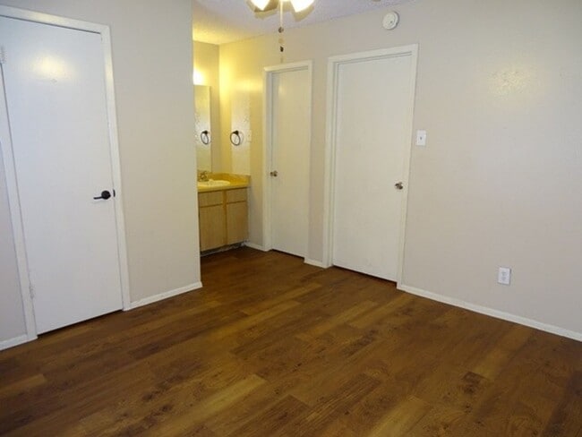 Building Photo - 300 Moursund Blvd