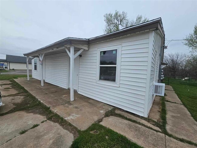 Primary Photo - 102 SW 25th St