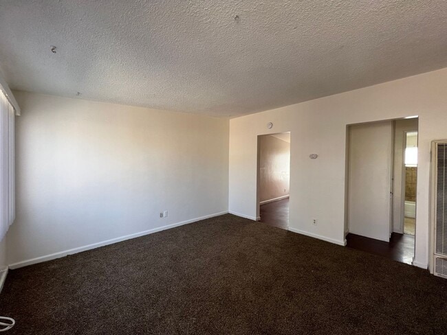 Building Photo - 608 E Fredricks St