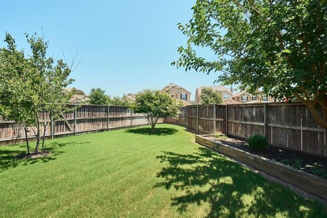 Building Photo - 144 Holstein St