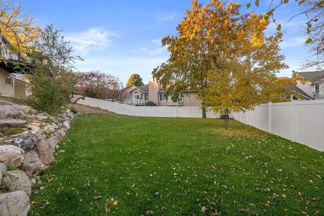 Building Photo - Beautiful 4 Bedroom Home in Sandy!