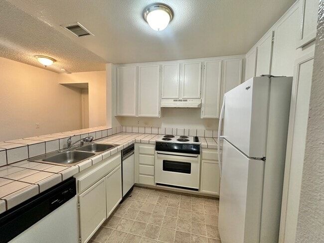 Building Photo - Spacious Two Bedroom Two Bath Condo near SDSU!!