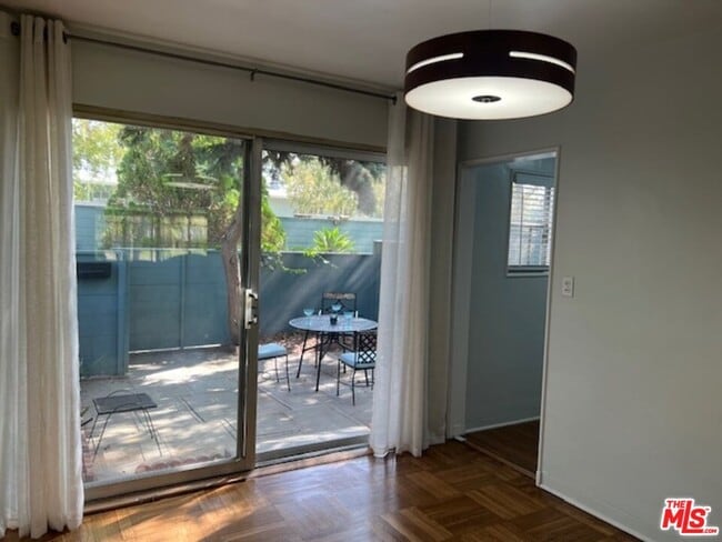 Building Photo - 5286 Village Green