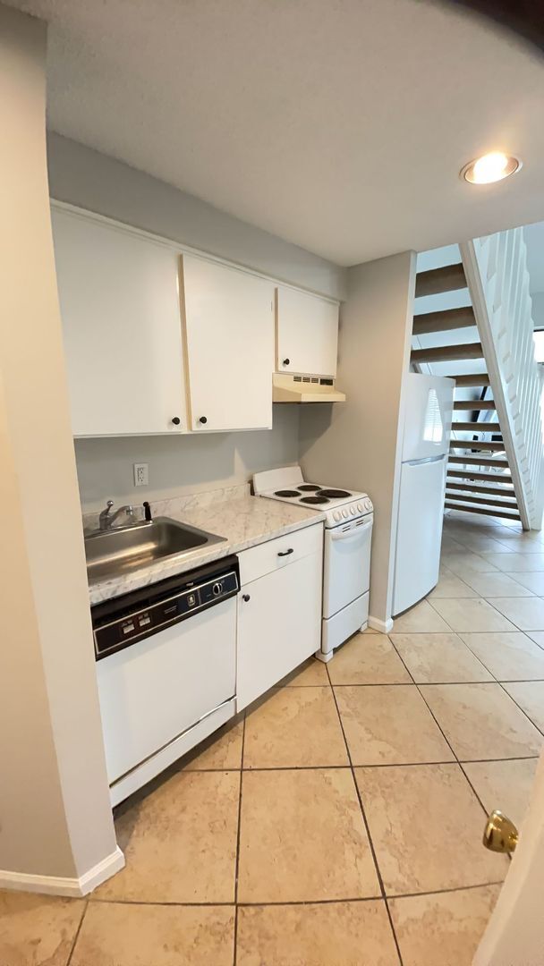 Building Photo - 1 Bedroom loft condo located in North Myrtle Beach Golf and Tennis.