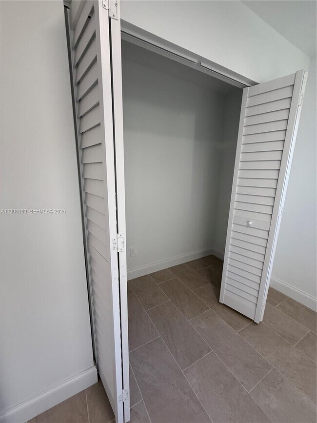 Building Photo - 2051-2055 NE 167th St