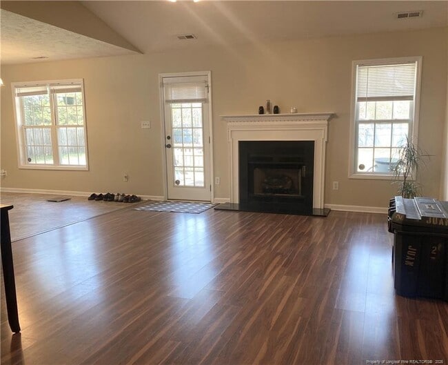 Building Photo - 675 Americana Dr