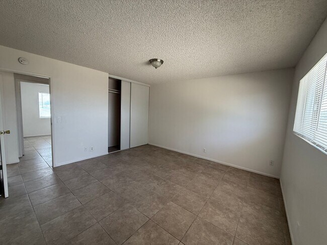 Building Photo - Victorville - 3 Bedrooms, 2 Bathrooms, New Paint, New Blinds, Tile Floors