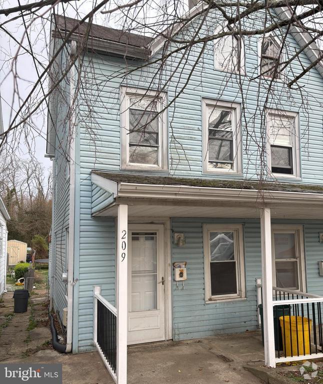 Building Photo - 209 Main St