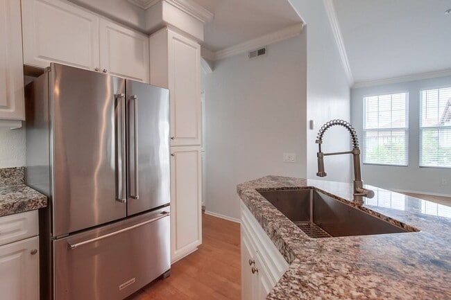 Building Photo - ***Available for move in on June 30, 2025*...