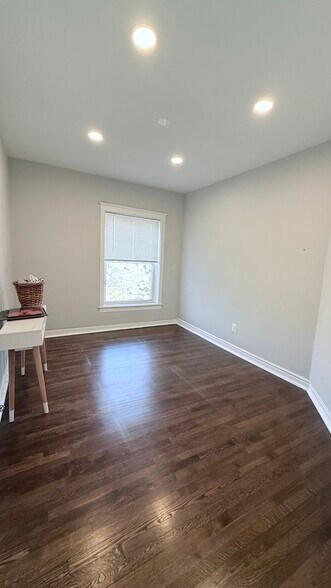 Building Photo - 3767 N Southport Ave