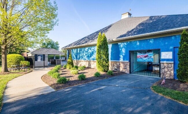 Pool - 1137 Huntmaster Ter NE