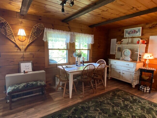 Dining Area - 1931 Middlebrook Rd