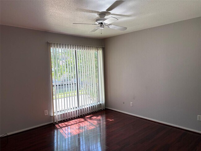 Building Photo - 2822 S Bartell Dr