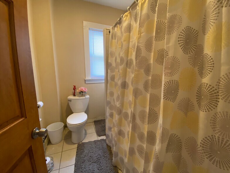 Building Photo - 103 Calumet St