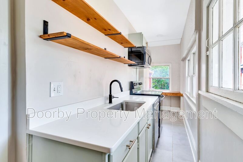 Building Photo - 621 Fortwood Pl