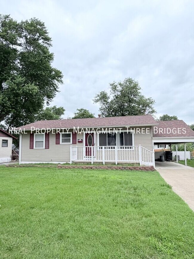 Building Photo - 1725 Fernbrook Dr