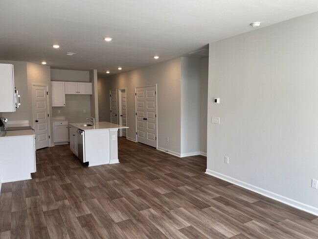 Building Photo - 2114 Northwest Dr