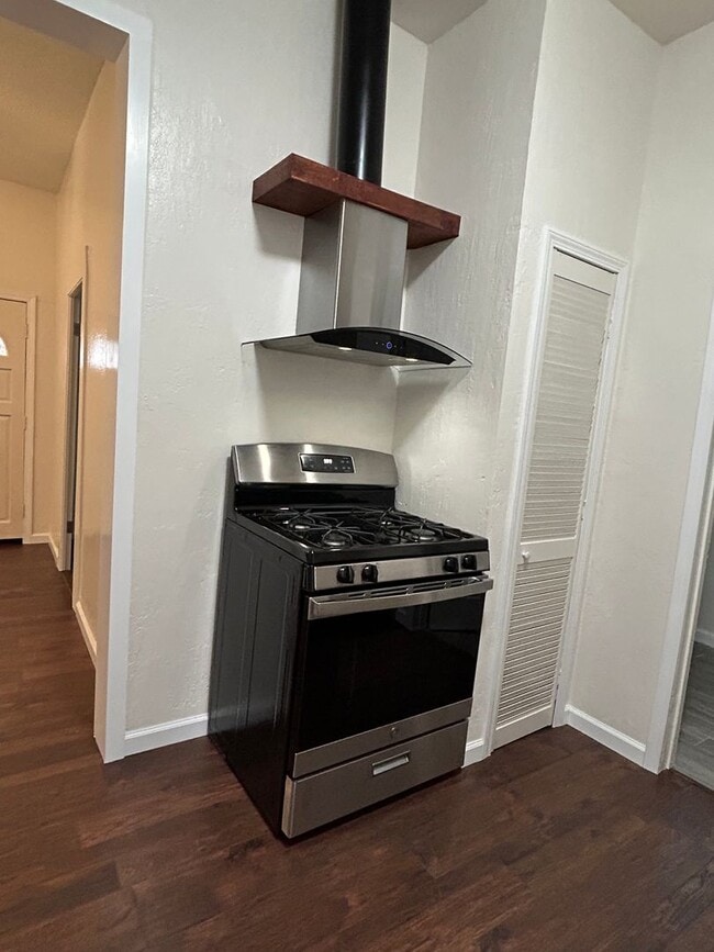 Building Photo - 1544 Montgomery St