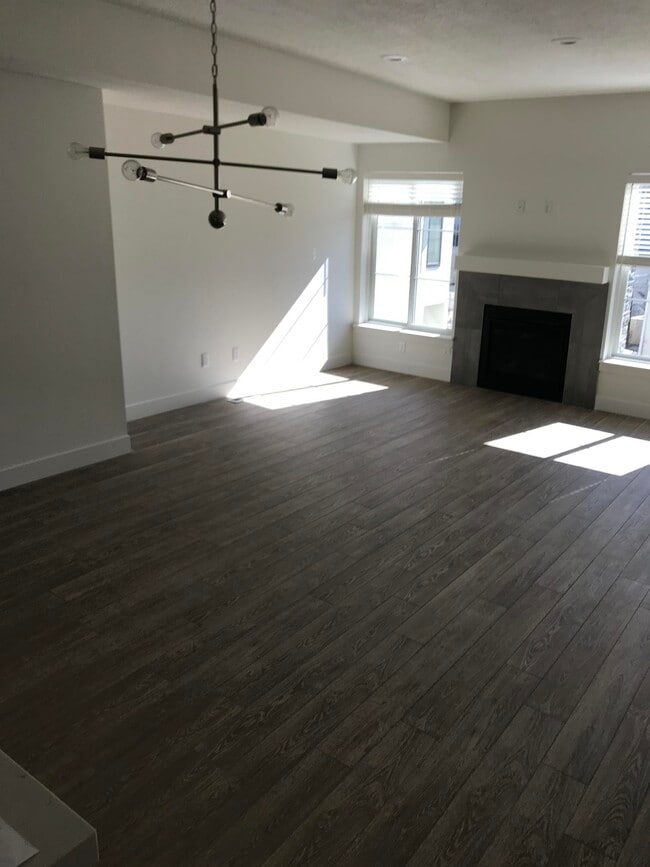 Building Photo - 2971 S Richmond St