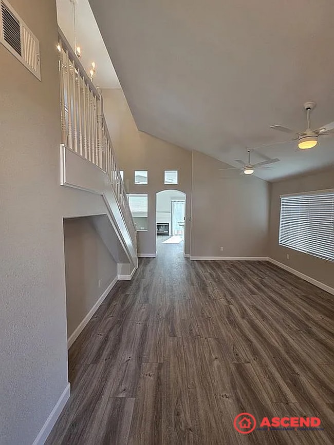 Building Photo - Beautiful Home in the Southwest!