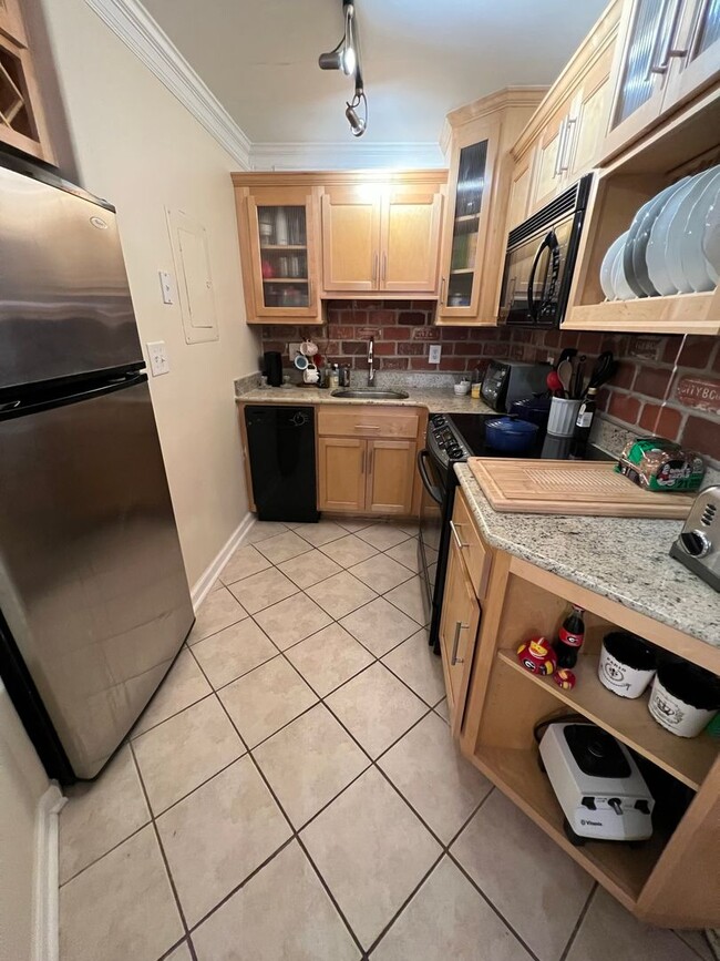 Building Photo - Spectacular Studio Condo @ Studio 40!