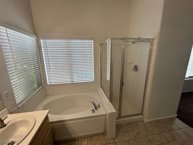 Building Photo - 6138 Circling Hawk Dr