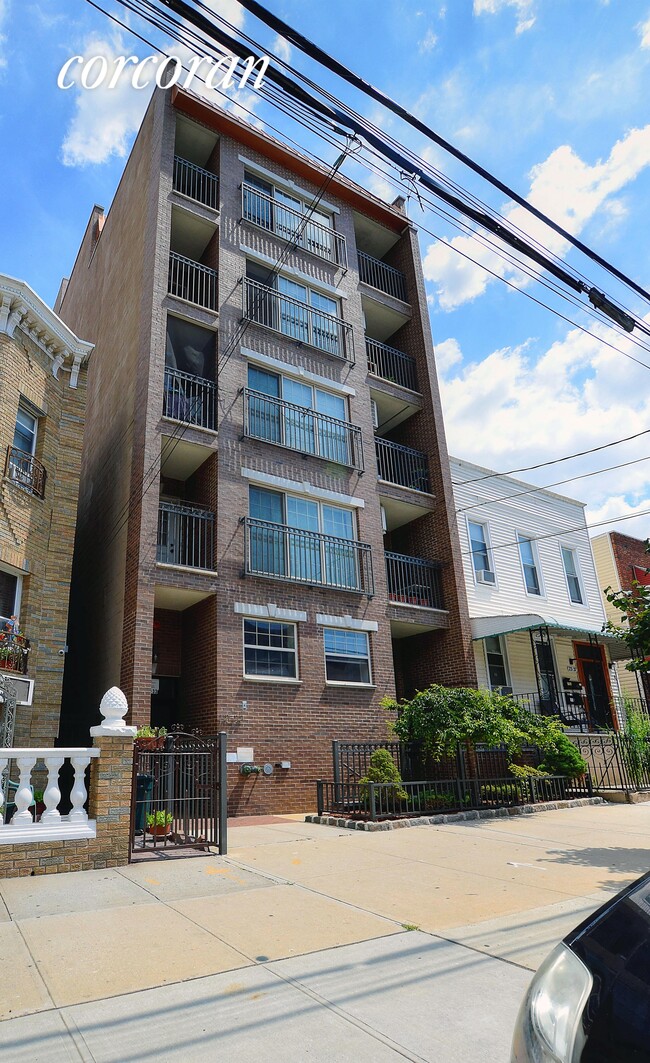 Building Photo - 21-17 31st Ave