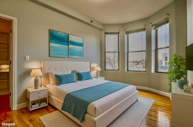 Building Photo - 703 Park Ave