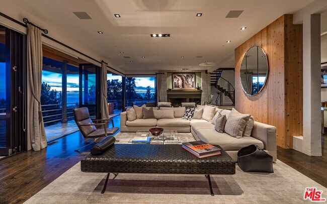 Building Photo - 3900 Villa Costera