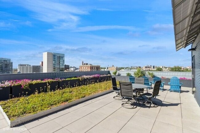 Building Photo - $1,199 | Studio Apartment - Fully Furnishe...