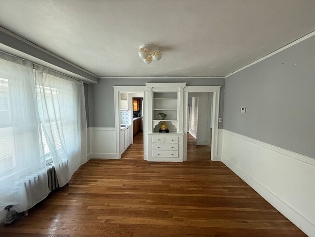 Building Photo - 135 Mills St