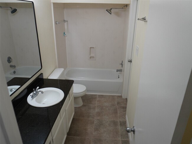 Building Photo - 31 N Lakeridge Cir