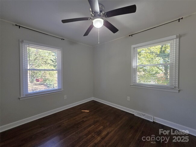 Building Photo - 305 Amber Ct SW
