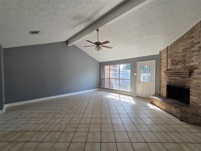 Building Photo - 19223 Woodglen Dr