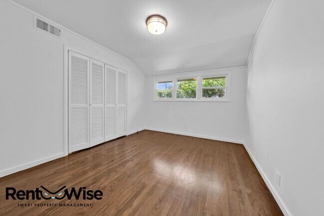 Building Photo - 612 Barneson Ave