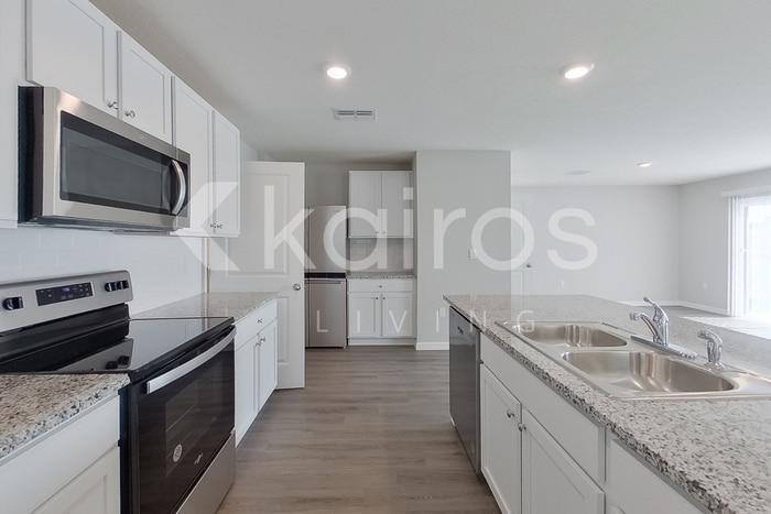 Building Photo - 8621 SW 43rd Ter