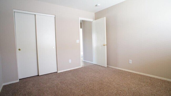 Building Photo - 6614 E Lush Vista View