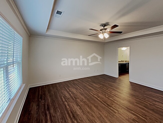 Building Photo - 5235 Valley Dr