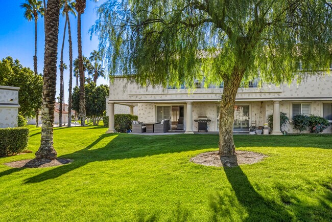 Building Photo - 289 Vista Royale Cir W