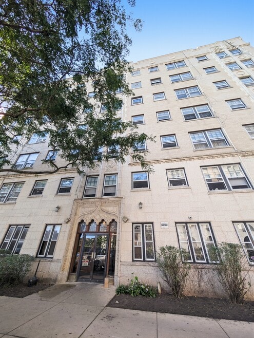Building Photo - 917 W Eastwood Ave