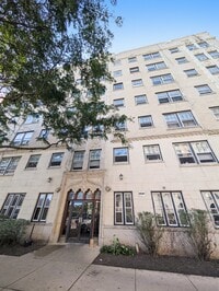 Building Photo - 917 W Eastwood Ave