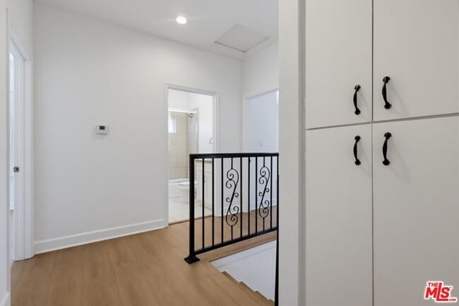 Building Photo - 3528 Mesquite Dr