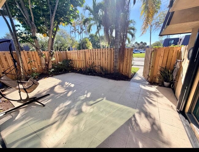 Building Photo - 5617 SE Windsong Ln