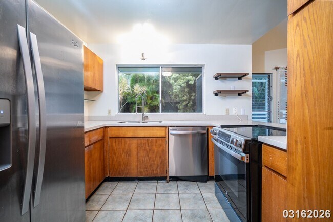 Building Photo - 4 Bed 3 Bath in Kalihi Valley