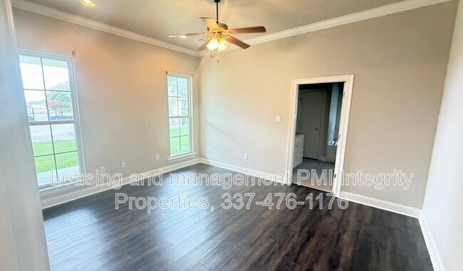 Building Photo - 8103 Stonelake Cir Ave E